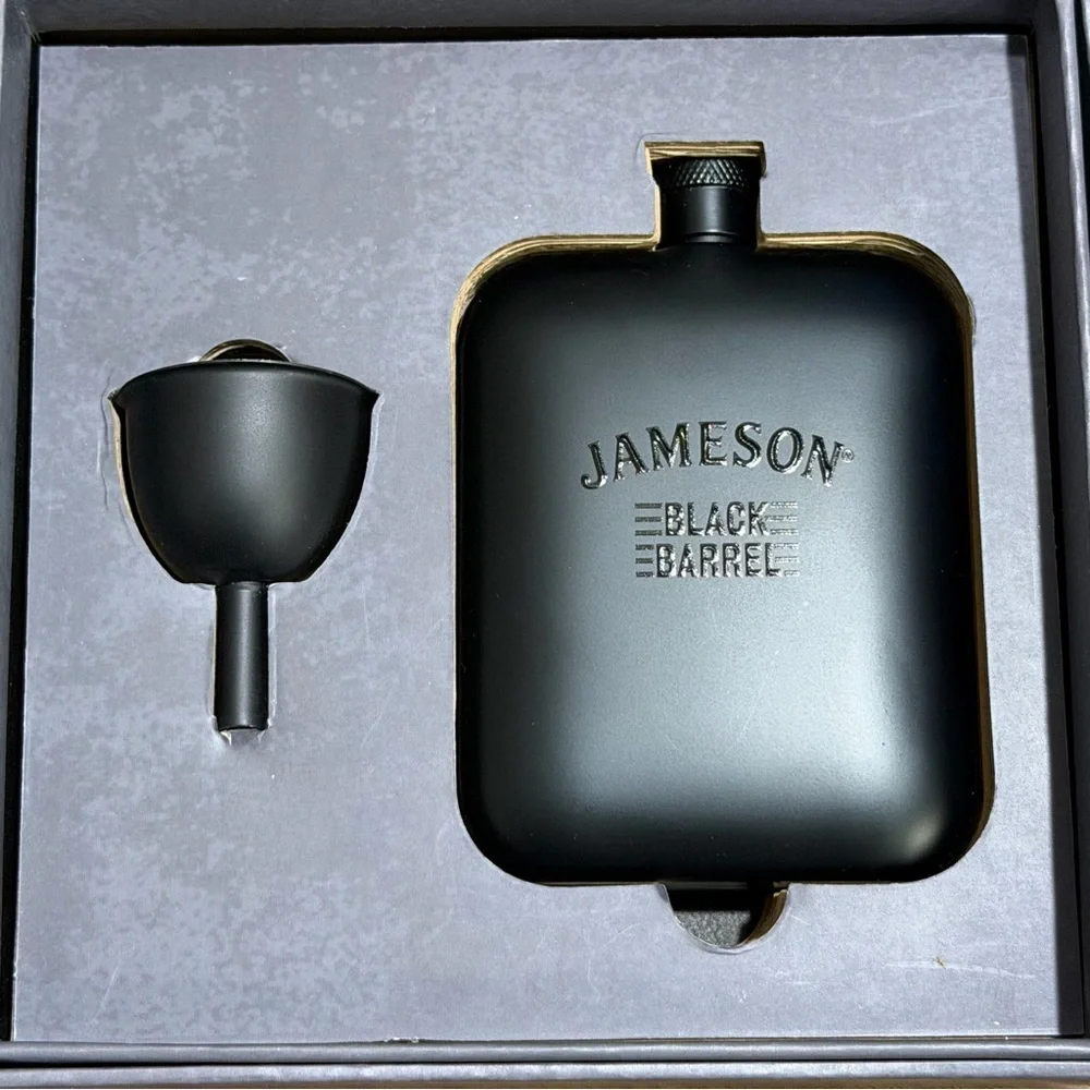 Jameson Black Barrel NWB Black 6oz Flask And Funnel Gift Set Barware Whiskey